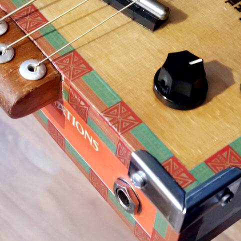 Cigar Box Guitar "Fretless" - Imagen 7