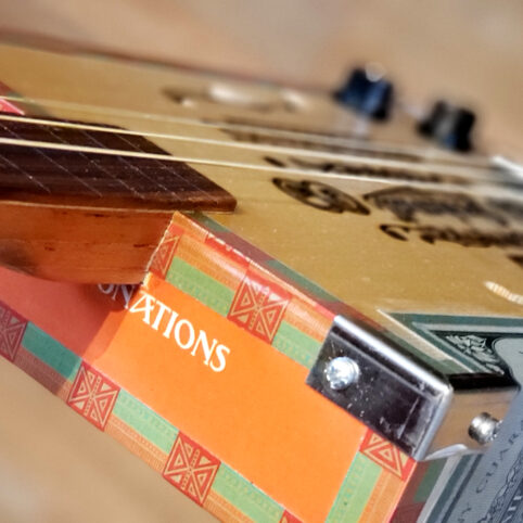 Cigar Box Guitar "Fretless" - Imagen 8