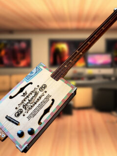 Cigar Box Guitar "Fretless"