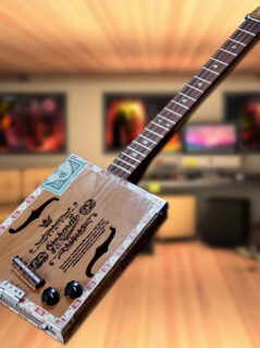 Cigar Box Guitar "Gerhardt" Cedro