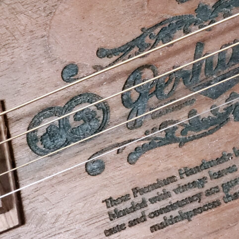 Cigar Box Guitar "Gerhardt" Nogal - Imagen 6