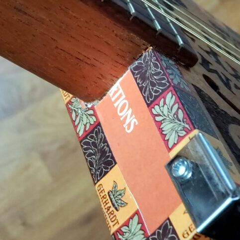 Cigar Box Guitar "Ouija" 4 cuerdas - Imagen 8
