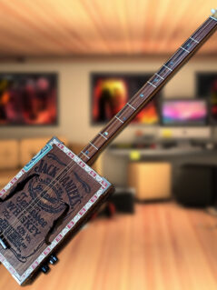 Cigar Box Guitar "Pentatónica Plus"