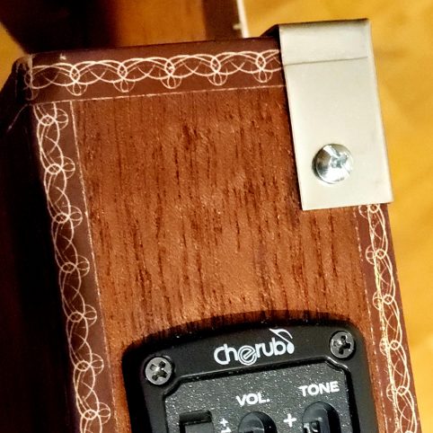Cigar Box "Ukelele" con Preamplificador - Imagen 4
