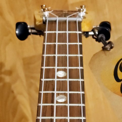 Cigar Box "Ukelele" con Preamplificador - Imagen 6