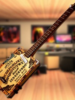Cigar Box Guitar "Pickup Ouija"